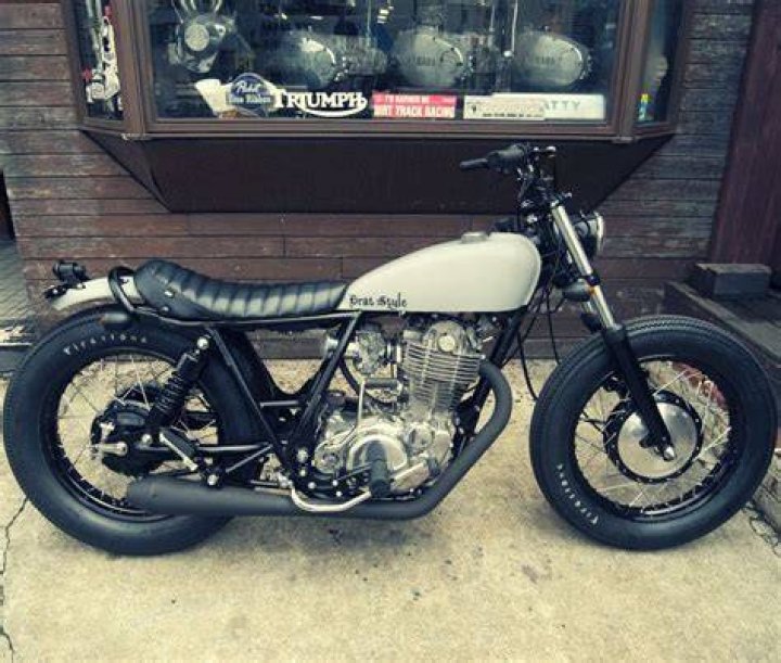 熱のこもった“街トラック”誕生—ブラット スタイル SR400の真実