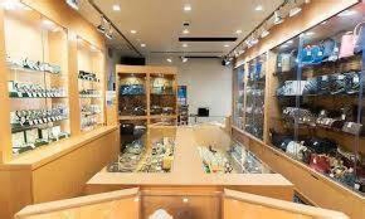 御徒町の隠れた宝石専門店、ファーストインプレッションの真実