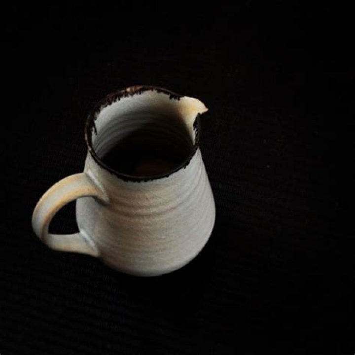 児玉修治の陶芸：余白の美と偶然が生む温もりの器